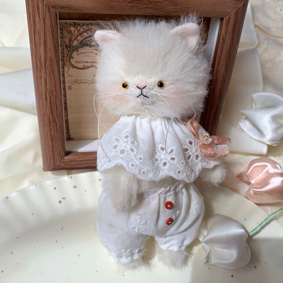 キュートな仔猫 ぬいぐるみ アーティストベア 海外作家様 ハンドメイド ねこ