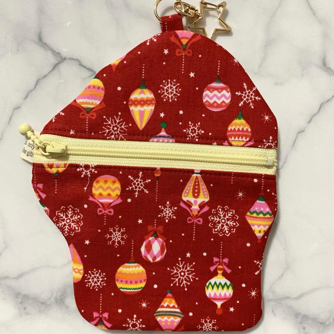 ハンドメイド　フラットポーチ　マスコットポーチ　猫ちゃん　パネル生地 クリスマス