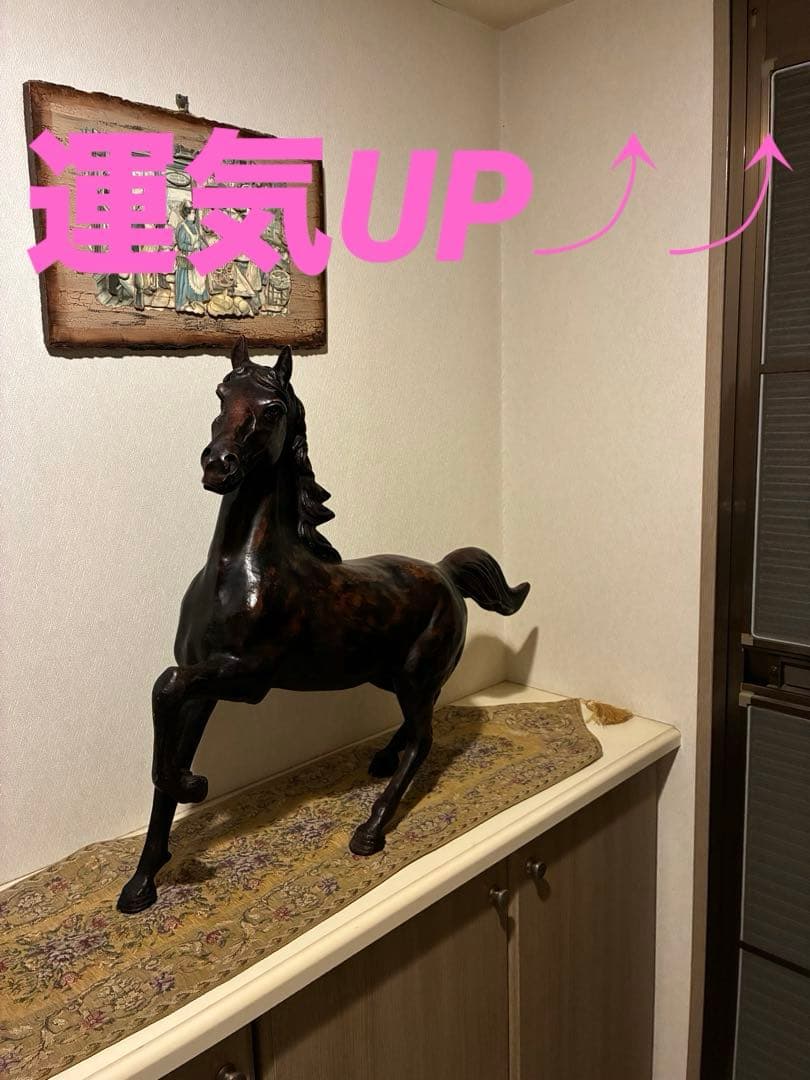 巨大な馬の置物 縁起物