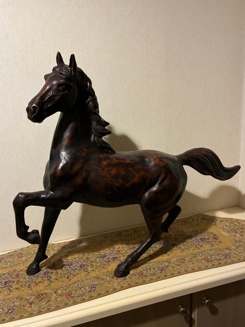 巨大な馬の置物 縁起物