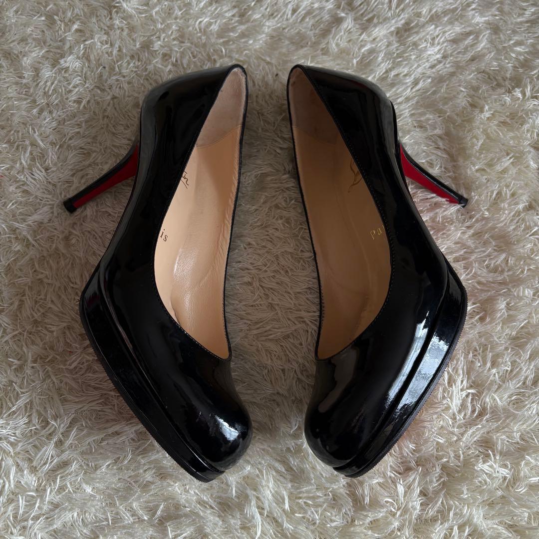クリスチャンルブタン パテント エナメル パンプス