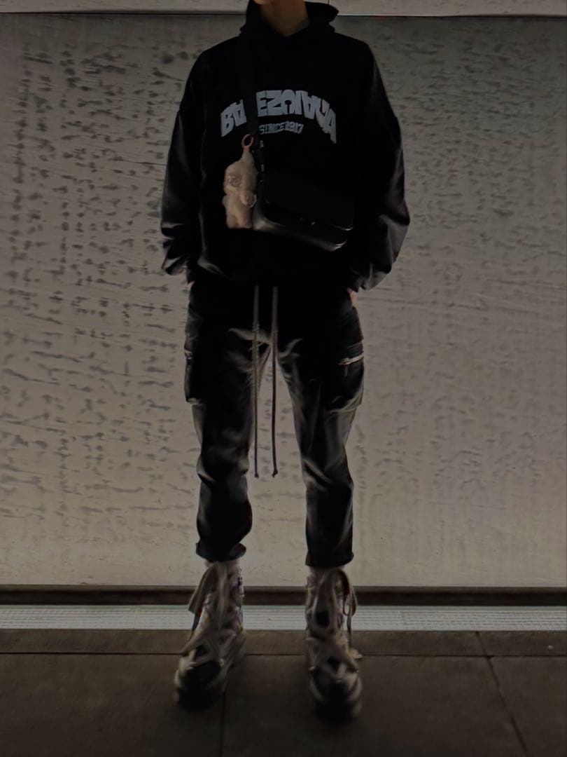 Balenciaga ブラック フード付きパーカー