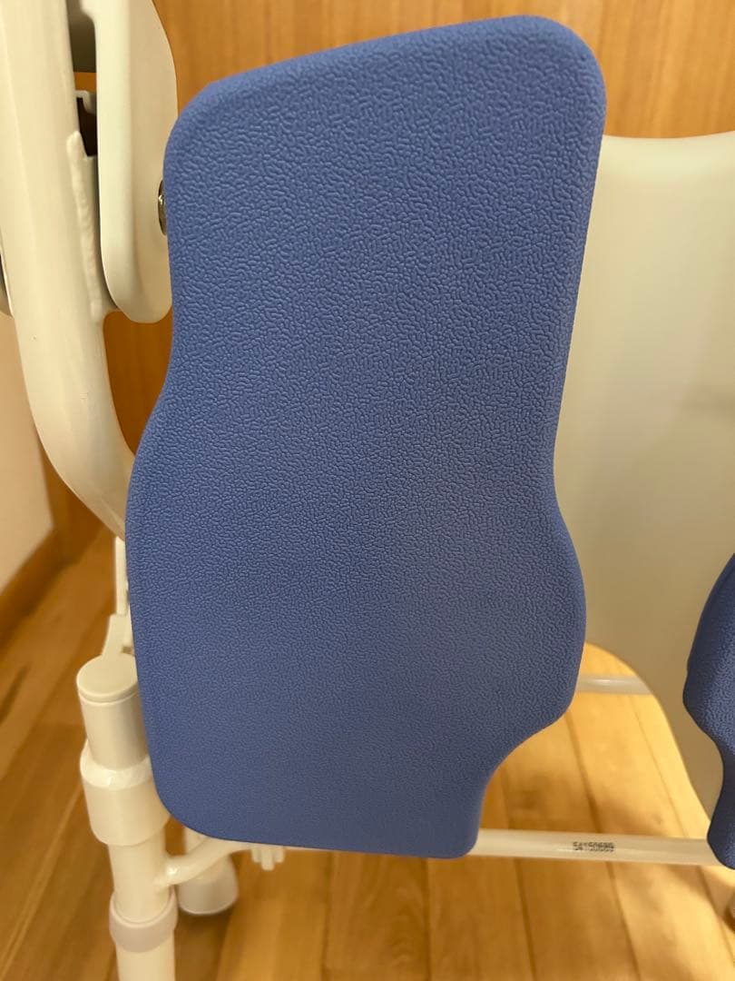 【新品】プロ推奨シャワー椅子　アロン化成 安寿 コンパクト　洗いやすいU字溝