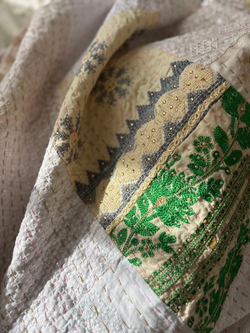 ラリーキルト　インド刺繍　カンタキルト　ヴィンテージ　パッチワーク　マルチカバー