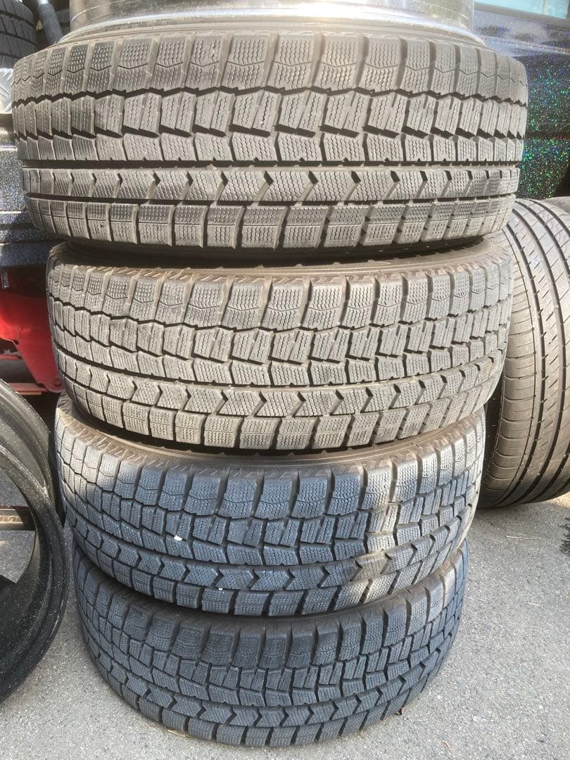 格安出品美品！ダンロップウィンターマックス02 215/60R16 新型ノア等