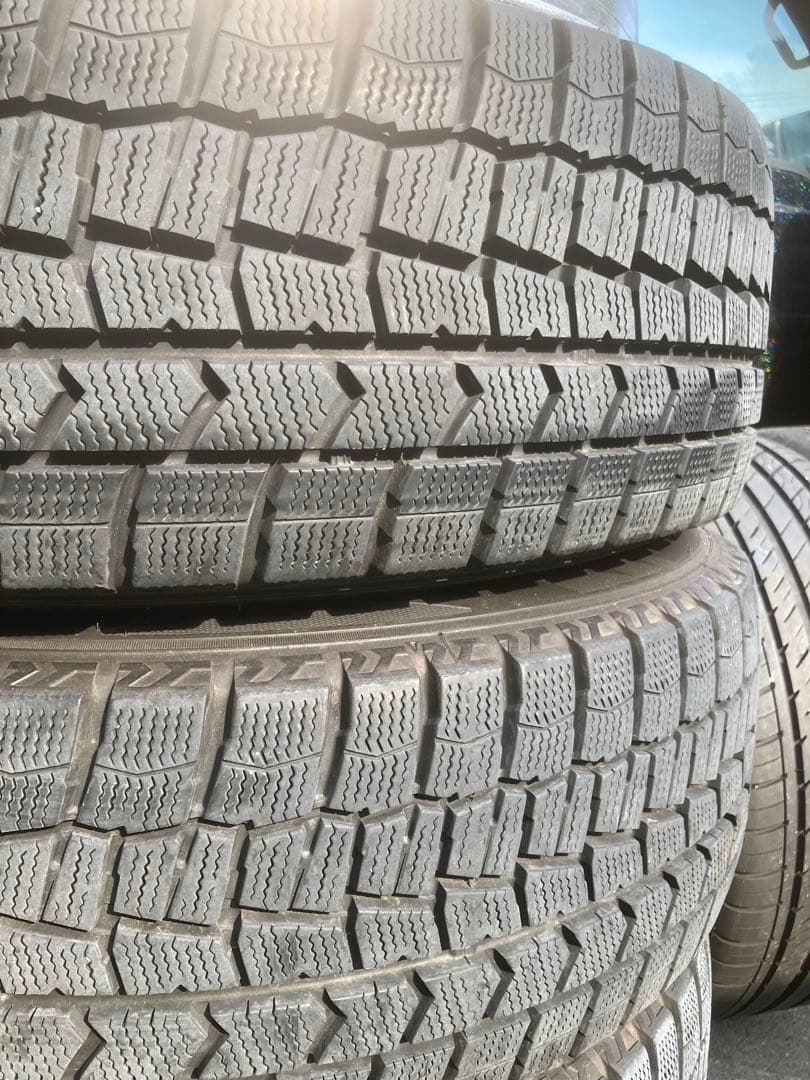 格安出品美品！ダンロップウィンターマックス02 215/60R16 新型ノア等