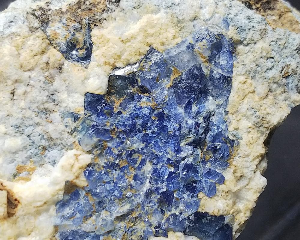 350 ベニトアイト 結晶 原石 母岩付き