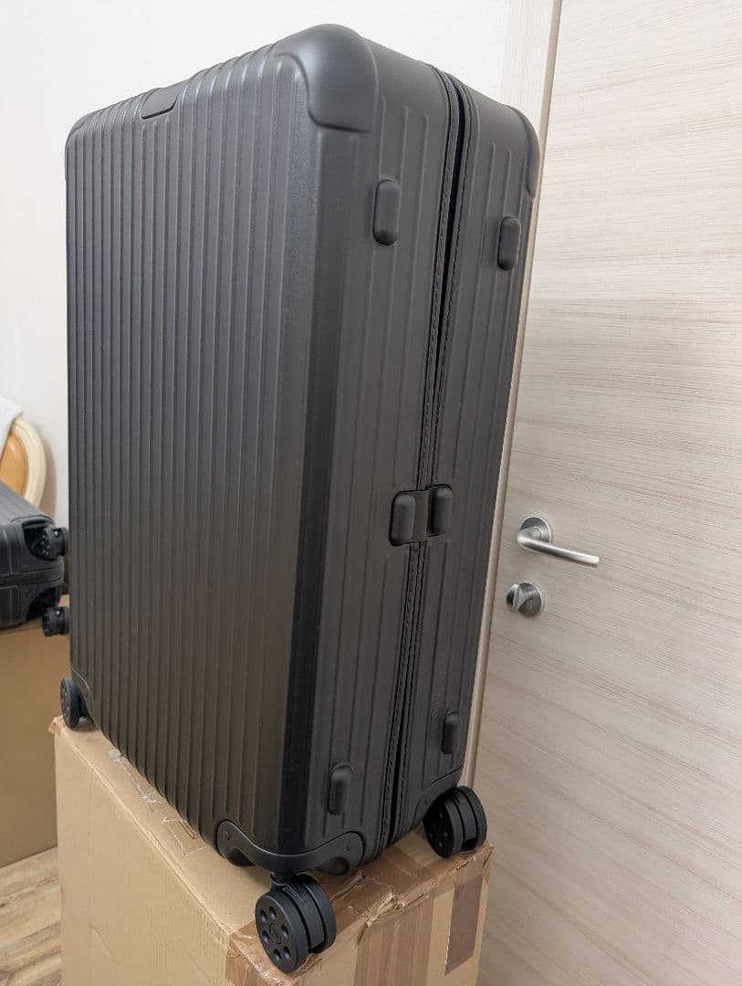 RIMOWA ESSENTIAL Check in L 　MATT BLACK