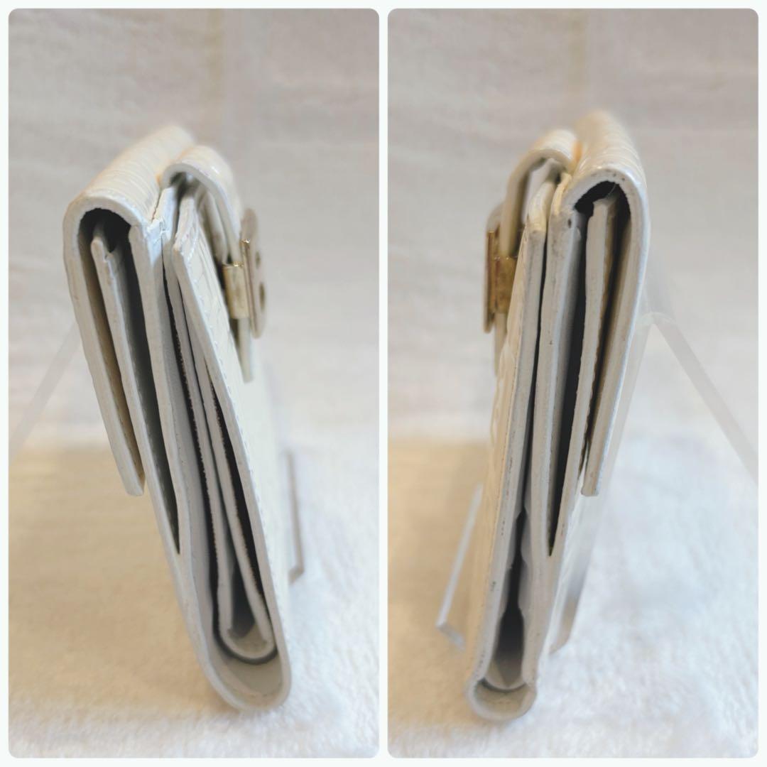 FENDI FFロゴ 型押し エナメル 二つ折り財布 アイボリー 正規品