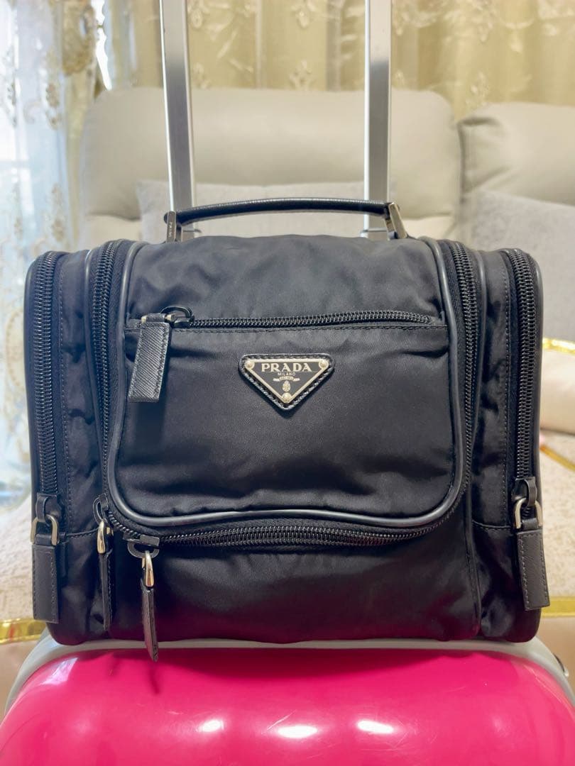 PRADA、コスメポーチ、旅行鞄、手荷物 、バニティバッグ、キャリーバッグ