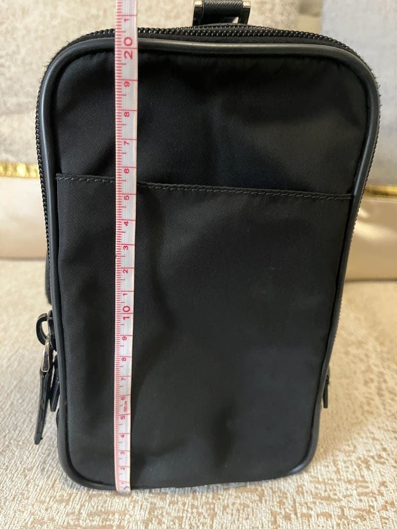 PRADA、コスメポーチ、旅行鞄、手荷物 、バニティバッグ、キャリーバッグ