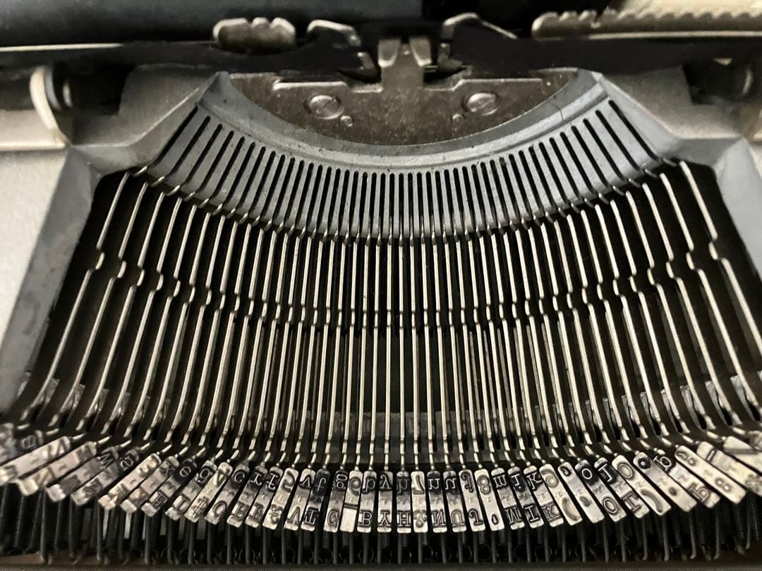 動作確認済み Olivetti オリベッティ Lettera 35 タイプライタ