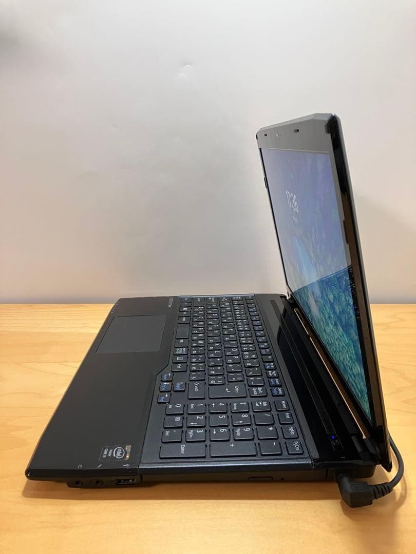 ノートパソコン　高性能COREi3/SSD128/メモリ8/カメラ/オフィス