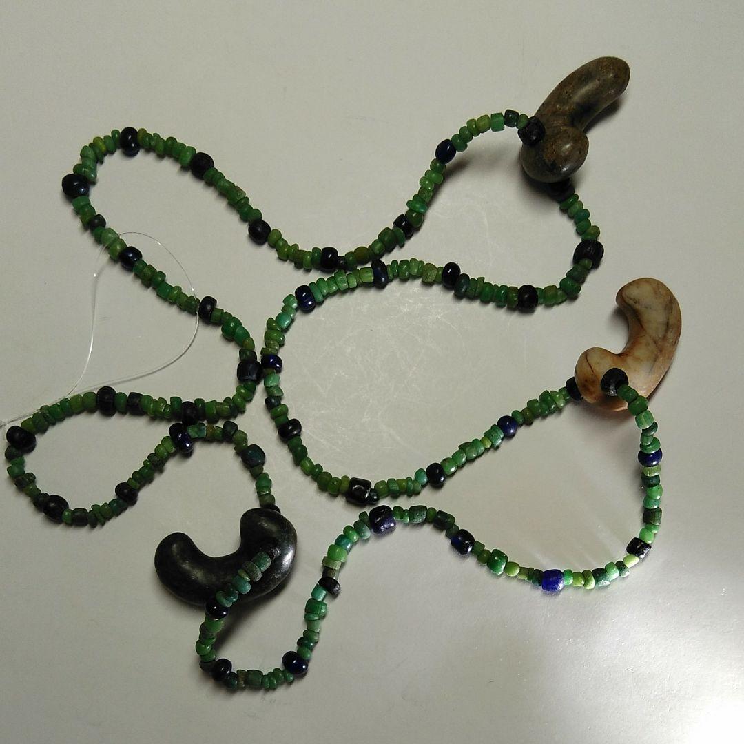 古墳時代。☆☆☆ガラス小玉、粟玉、勾玉のネックレス、(一連)です。☆☆☆勾玉