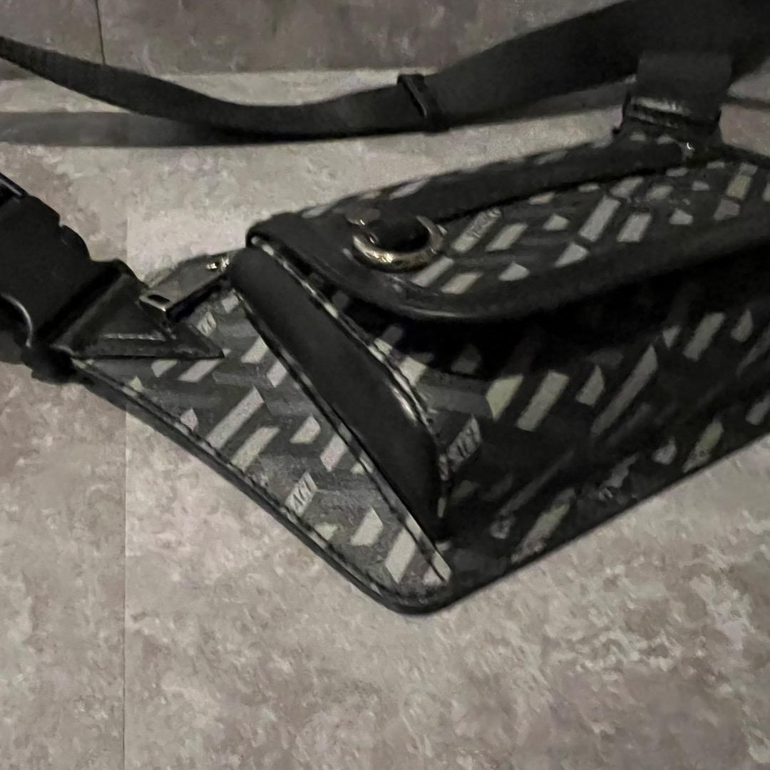 ⭐️VERSACE⭐️ ヴェルサーチ ロゴ総柄 ボディバッグ グレー ブラック