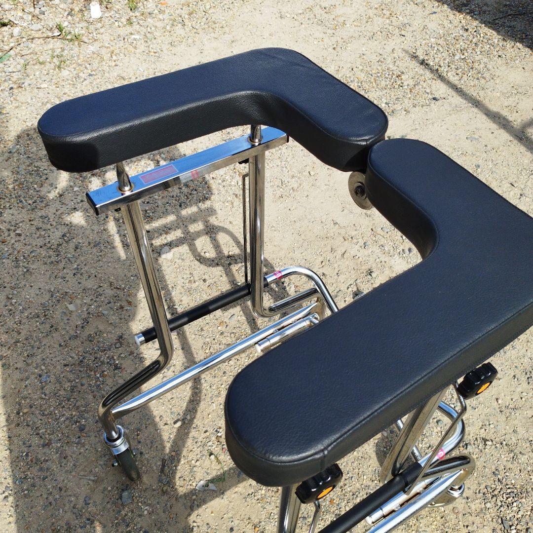 L字型ハンドルの歩行器