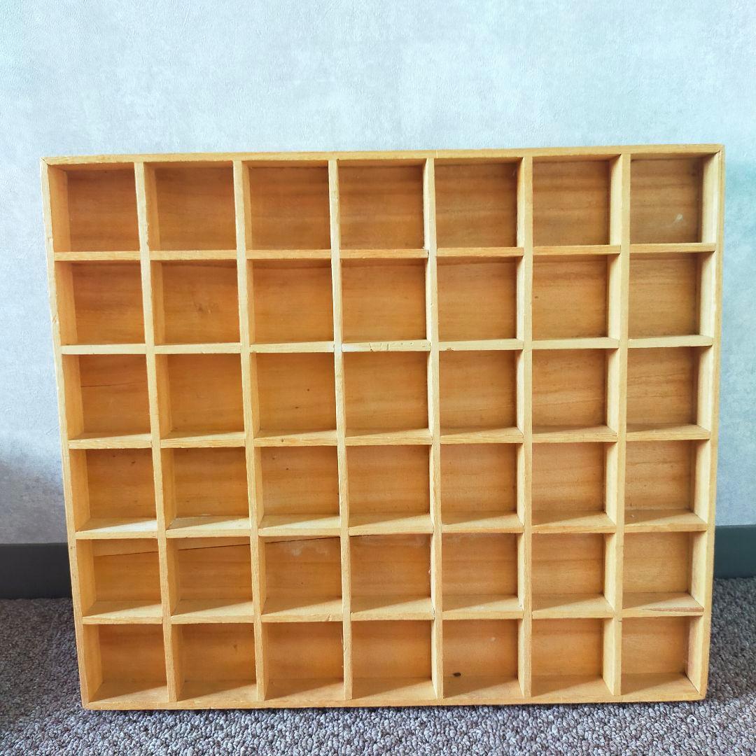 ウォールシェルフ　縦6×横7　48マス　飾り棚　壁掛け　コレクションラック　木