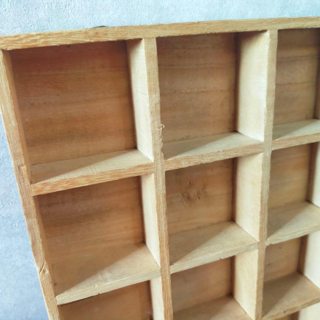 ウォールシェルフ　縦6×横7　48マス　飾り棚　壁掛け　コレクションラック　木