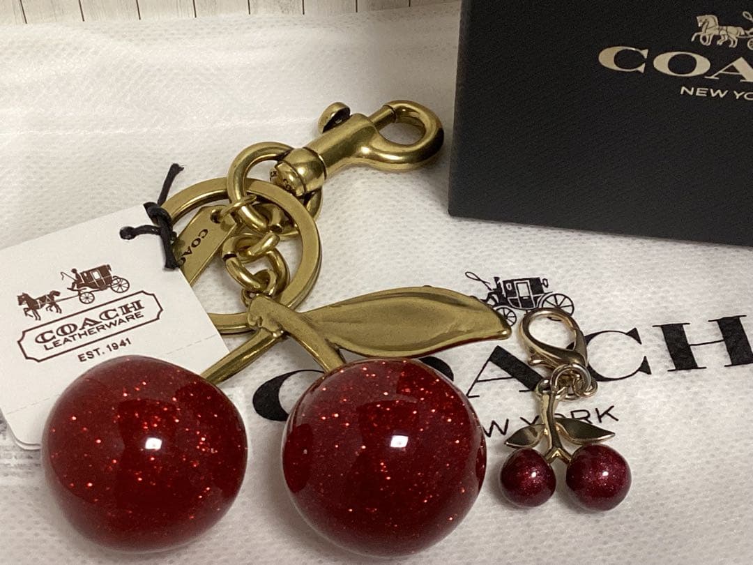 未使用美品コーチCOACH 赤いチェリーキーホルダー＆ミニチェリーセット本物