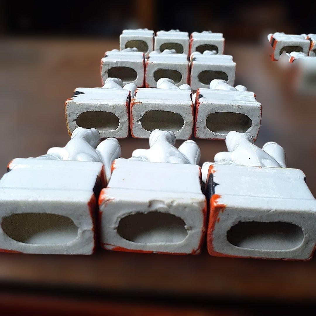 お稲荷様　キツネの置物　20体　磁器人形　縁起物　レトロ雑貨　とろとろガラス