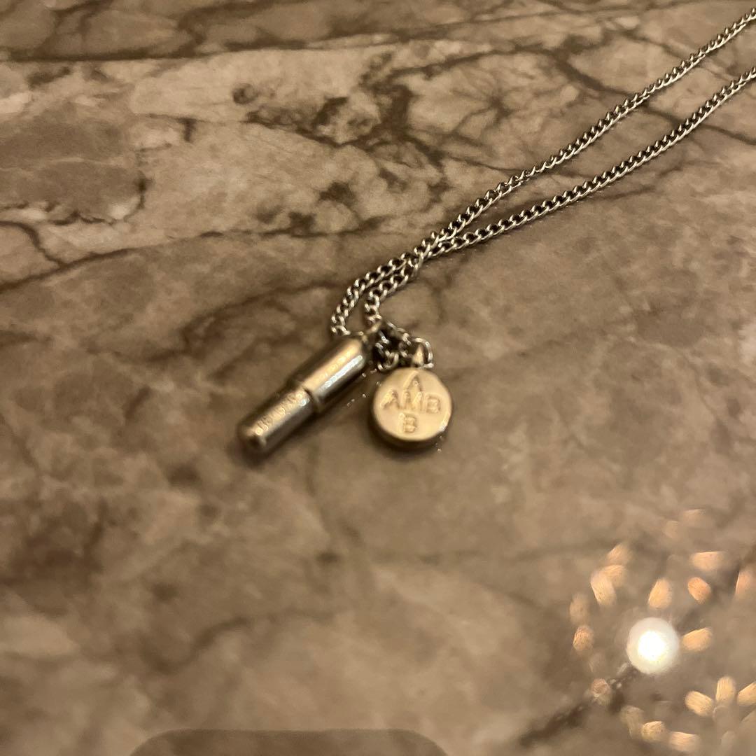 アクセサリー AMBUSH PILL CHARM NECKLACE