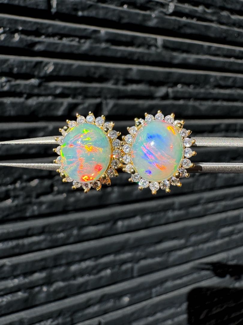 新作　天然石水オパールピアス　遊色綺麗極彩ルース4.535ct