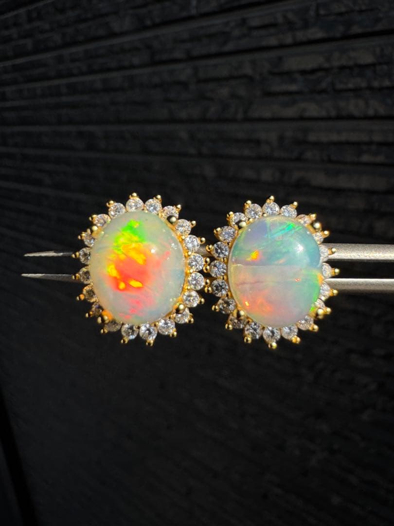 新作　天然石水オパールピアス　遊色綺麗極彩ルース4.535ct