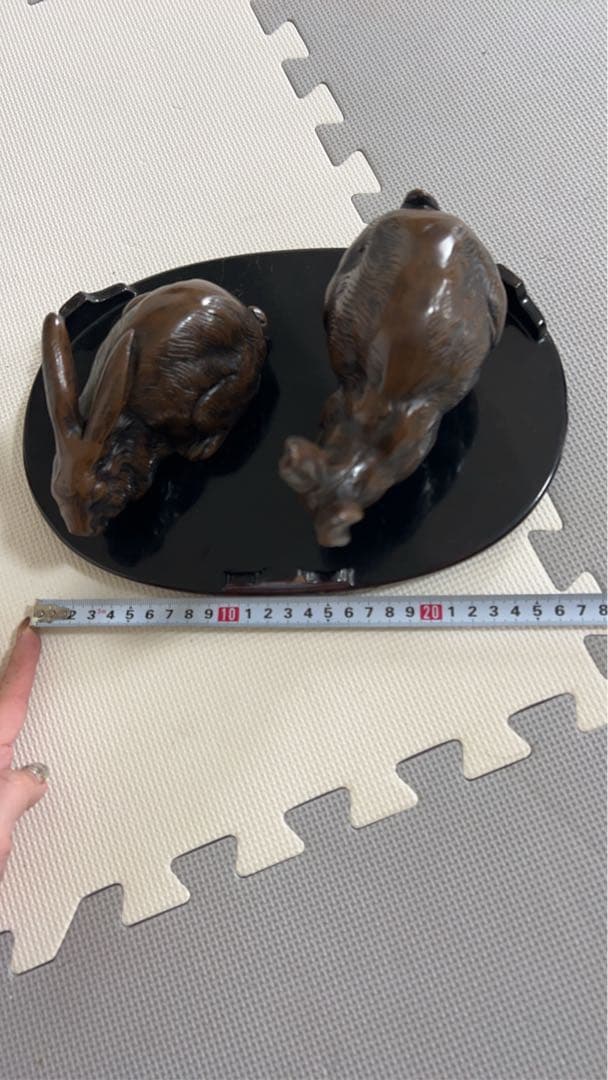 ブロンズ製ウサギの置物
