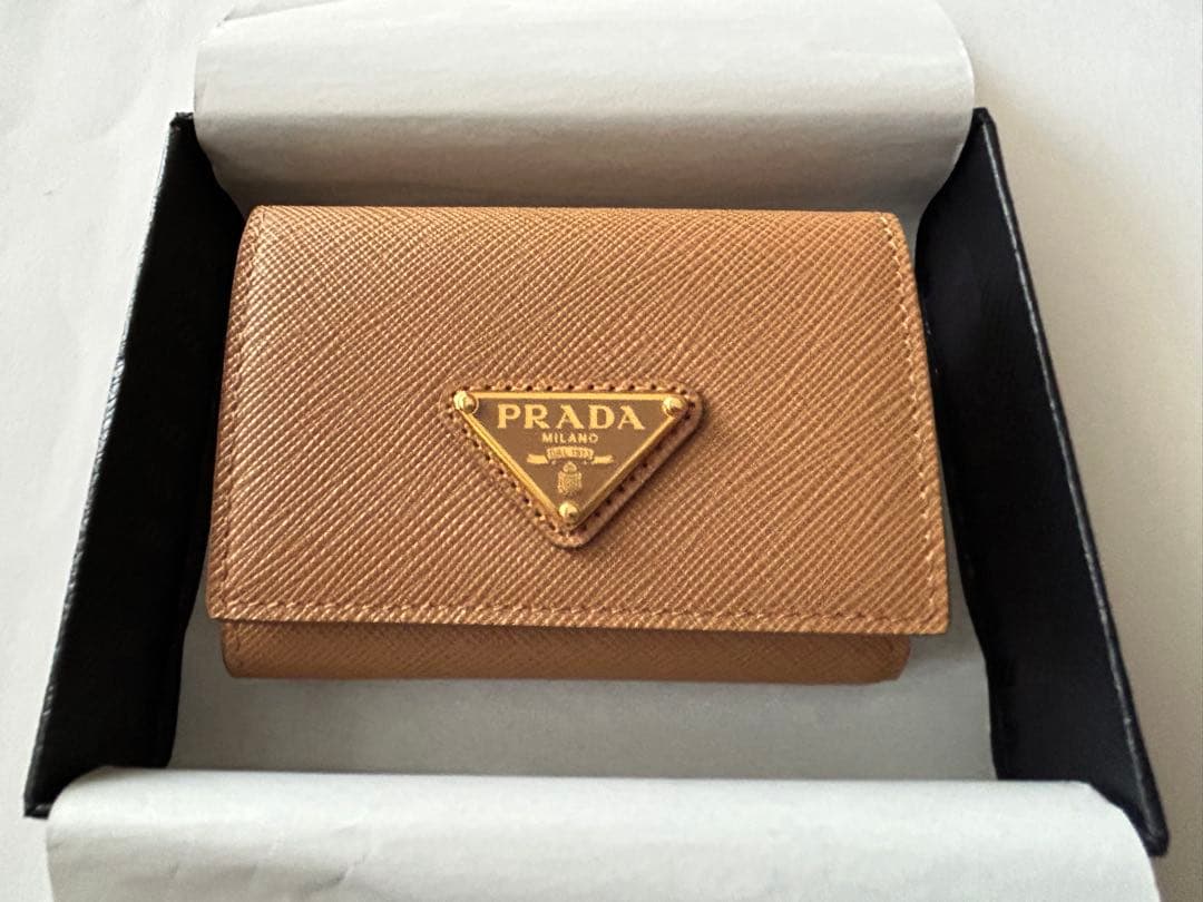 PRADA サフィアーノ レザー トライアングル ミニウォレット 財布