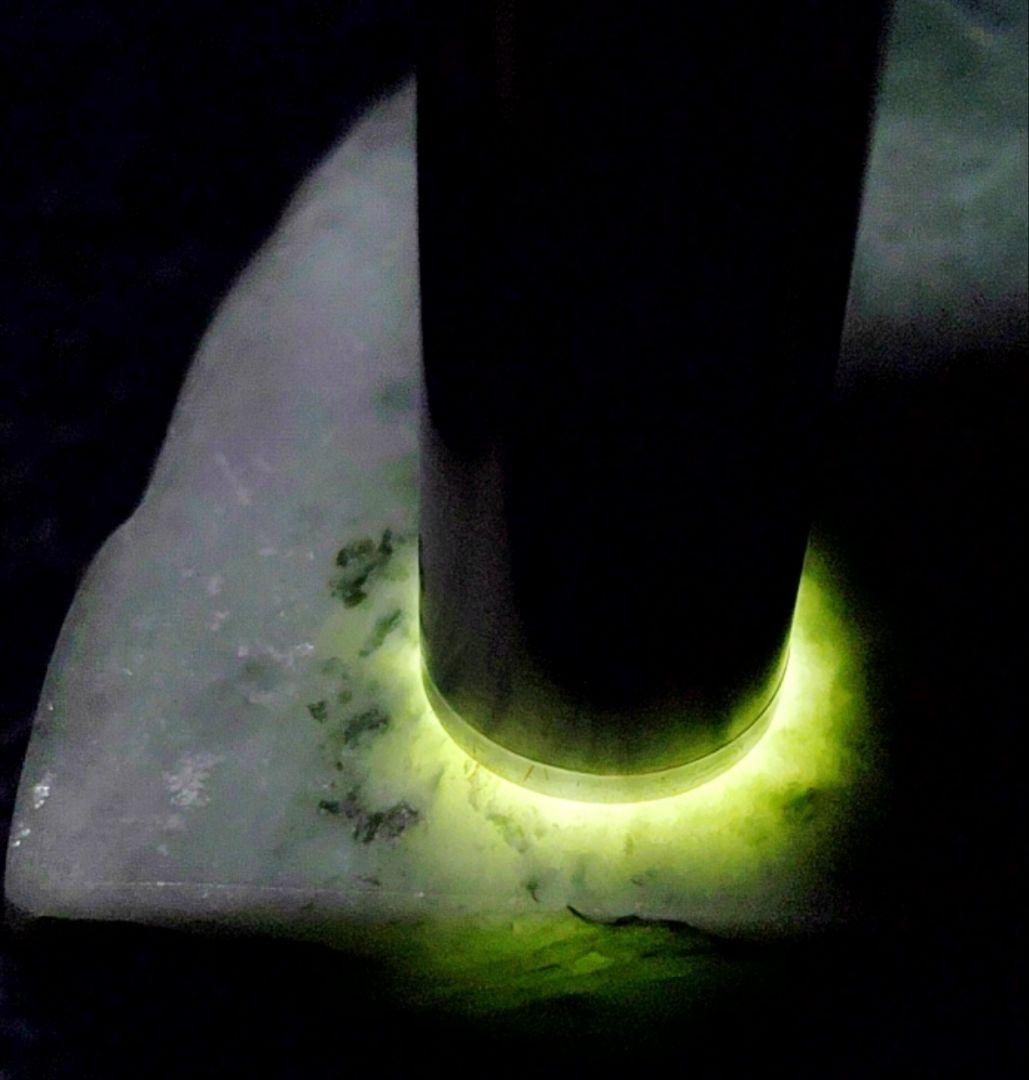 ★翡翠原石★幻のヒスイ【秩父軟玉翡翠・切り出し237ｇ】