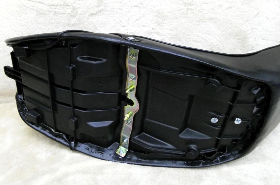 ゼファーΧ　三段シート　黒皮６０センチ/ ZR400G ゼファー400カイ