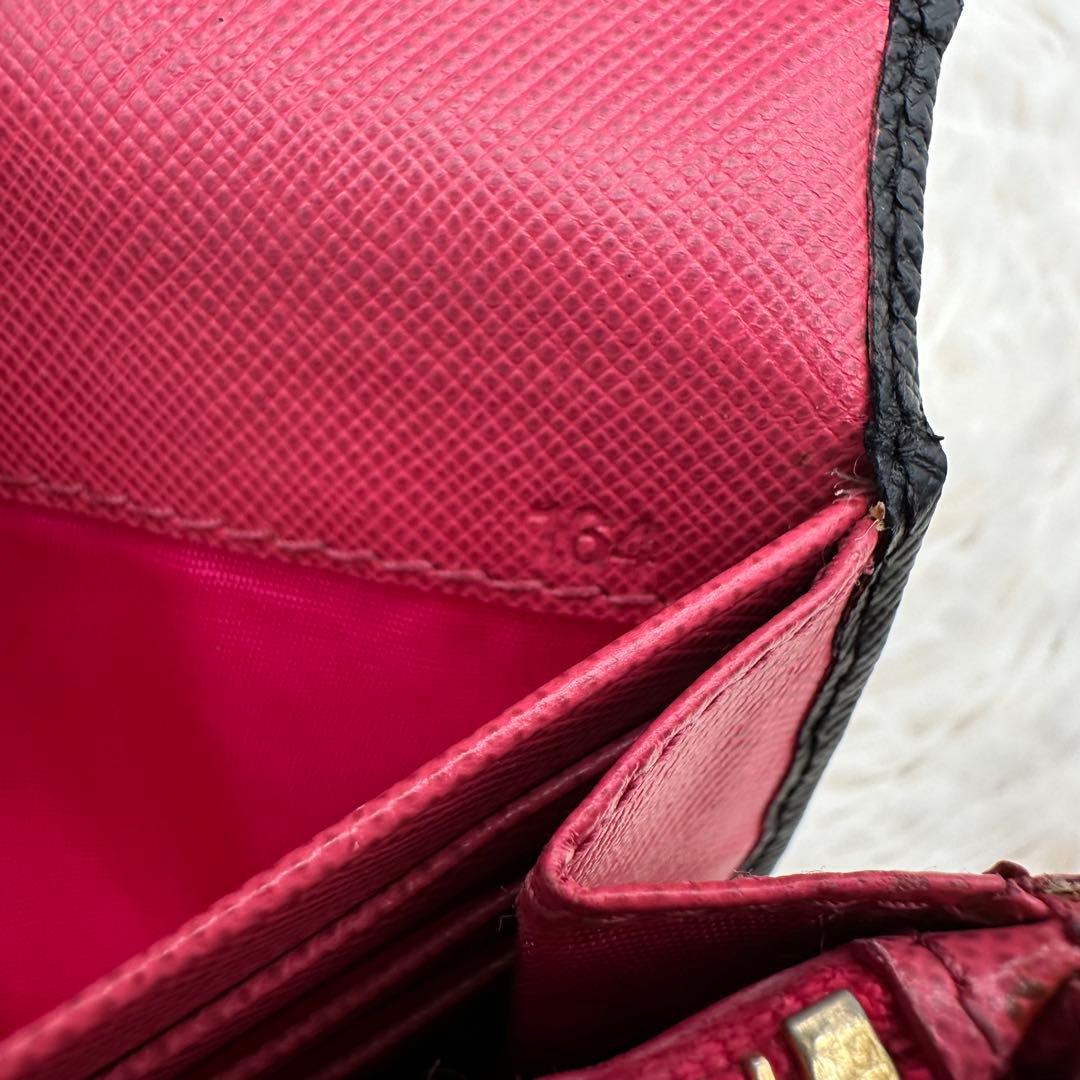 ✨美品✨プラダ　長財布　メタルロゴ　バイカラー　サフィアーノレザー　黒　赤