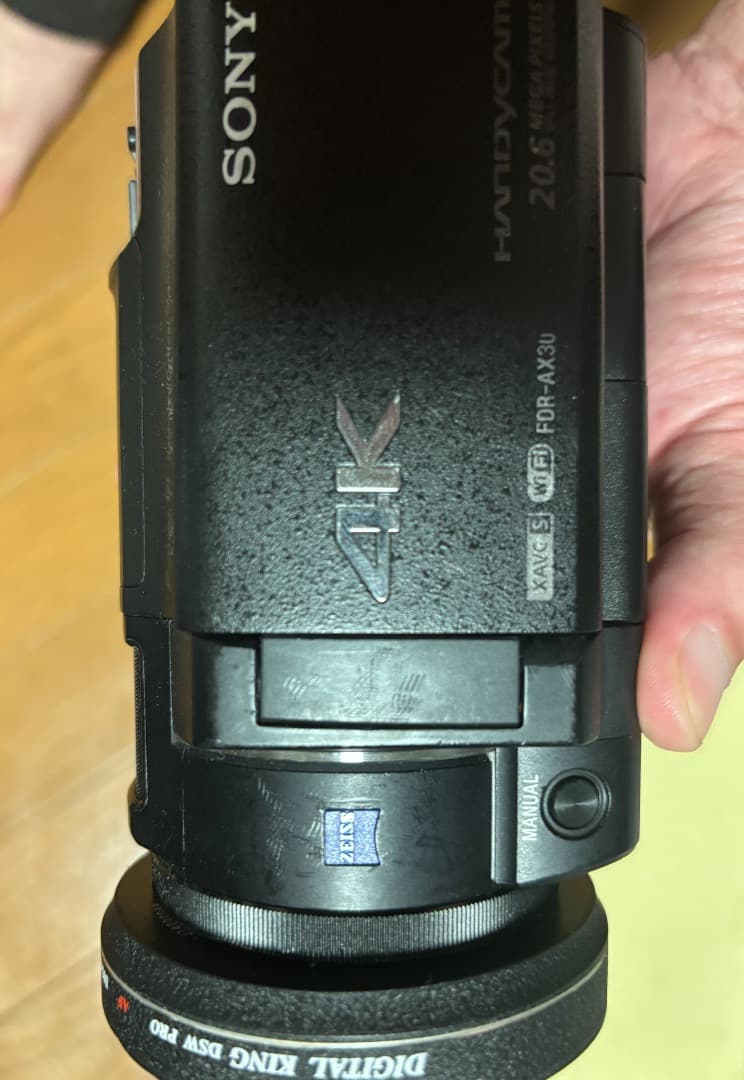 SONY FDR-AX30 4k ハンディカム(E:62:10表示が出てます)