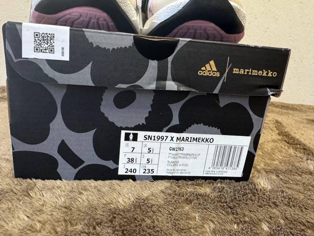 adidas マリメッコ　コラボ スニーカー　24cm
