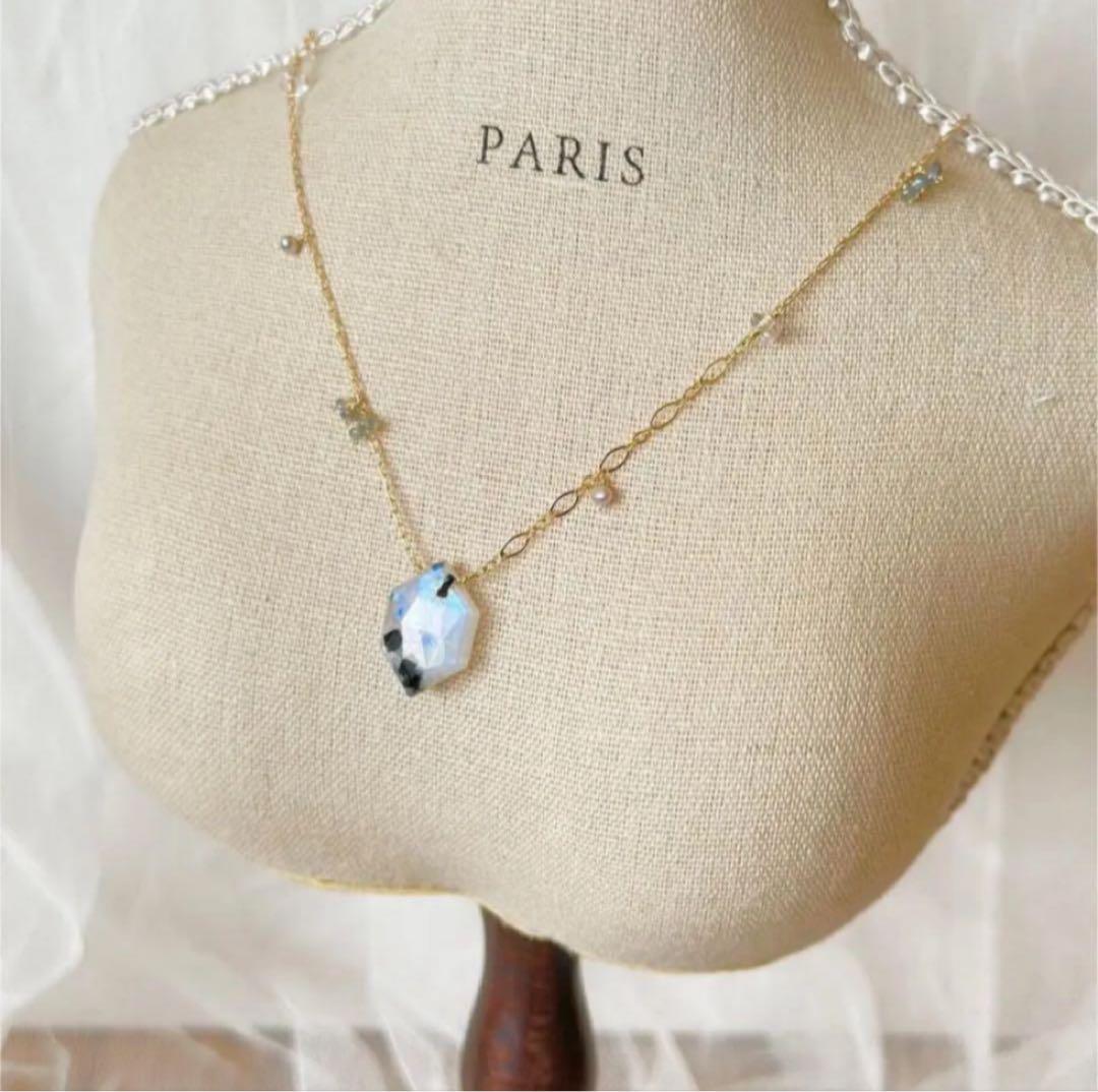 ホワイトラブラドライト・クリソベリルブルーキャッツアイピアス＋ネックレス