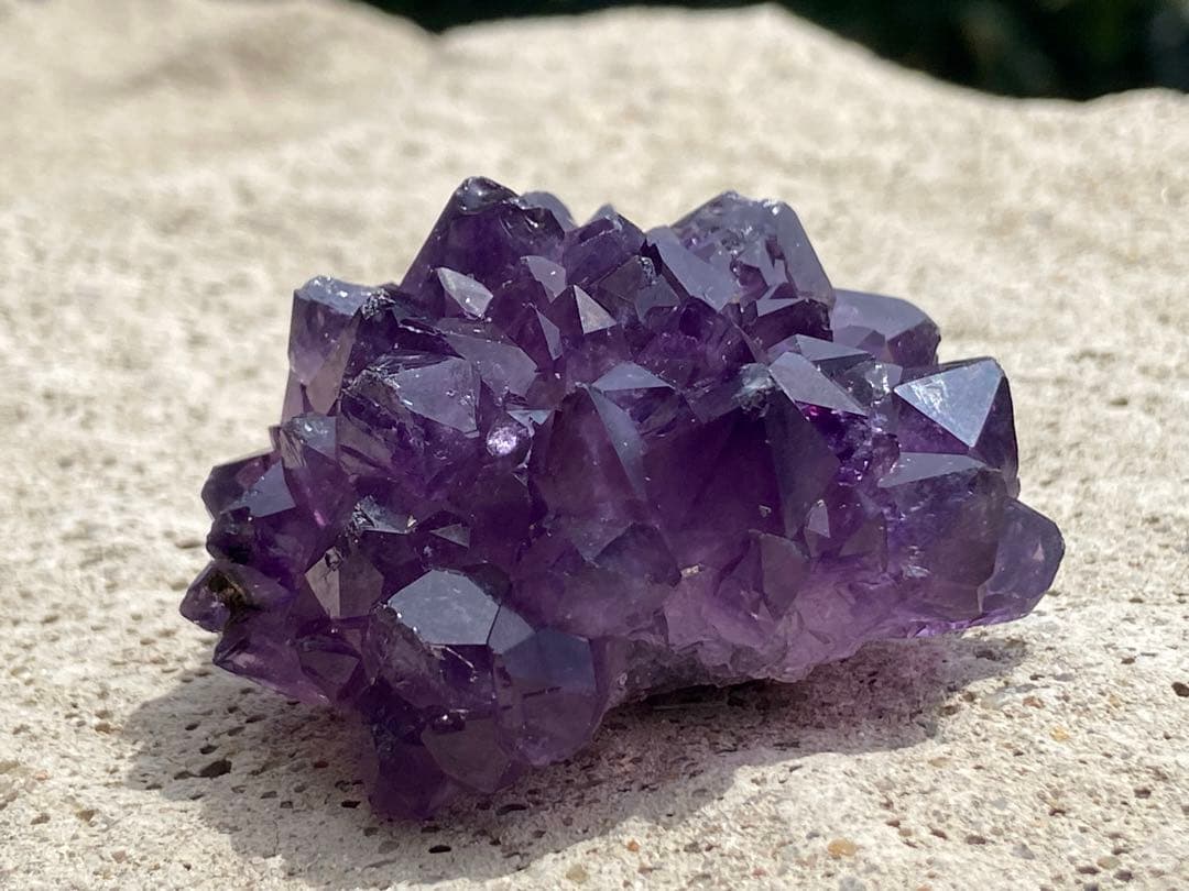 超高品質！ウルグアイ産⭐️帝王アメジストクラスター・花⭐️粒大・色濃い ⭐️N83