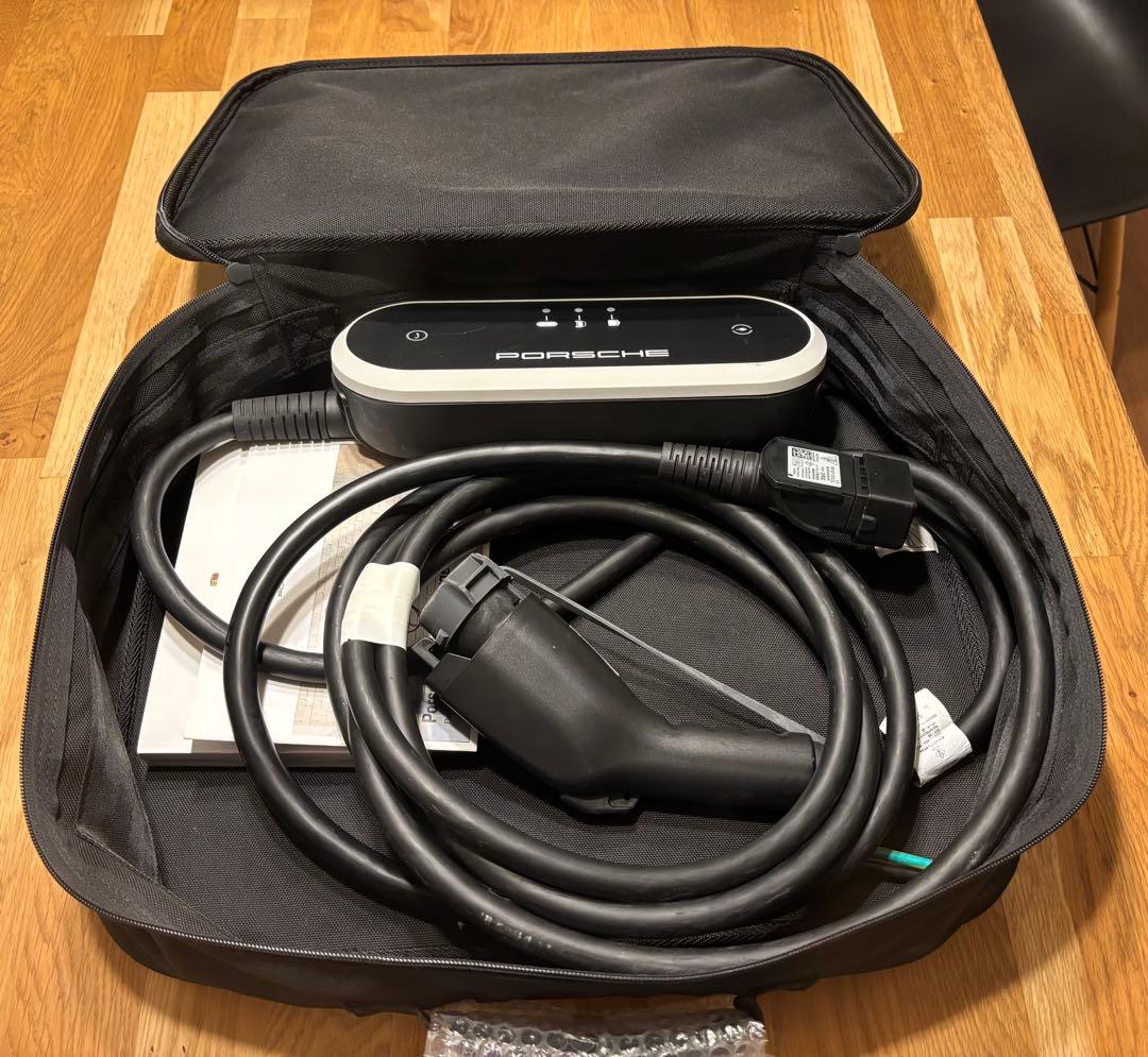 Porsche EV充電器取扱説明書付き