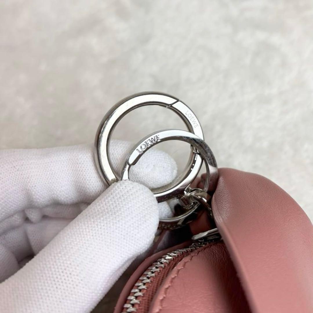 【完売品/美品✨】LOEWE ラビット キーホルダー レザー ピンク 収納袋有り