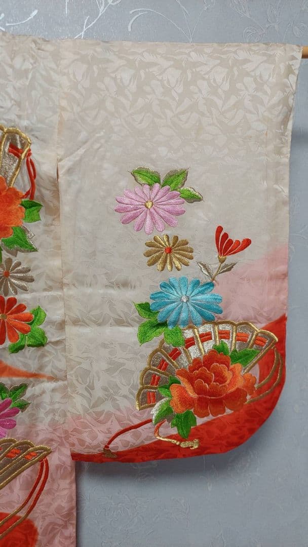 NA213アンティーク子供着物正絹3歳用着丈90センチ裄丈46センチ豪華刺繍