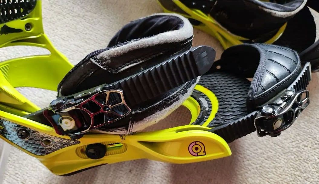 ロケットパートンBURTONスノーボードバインディング　CO2　Mサイズ