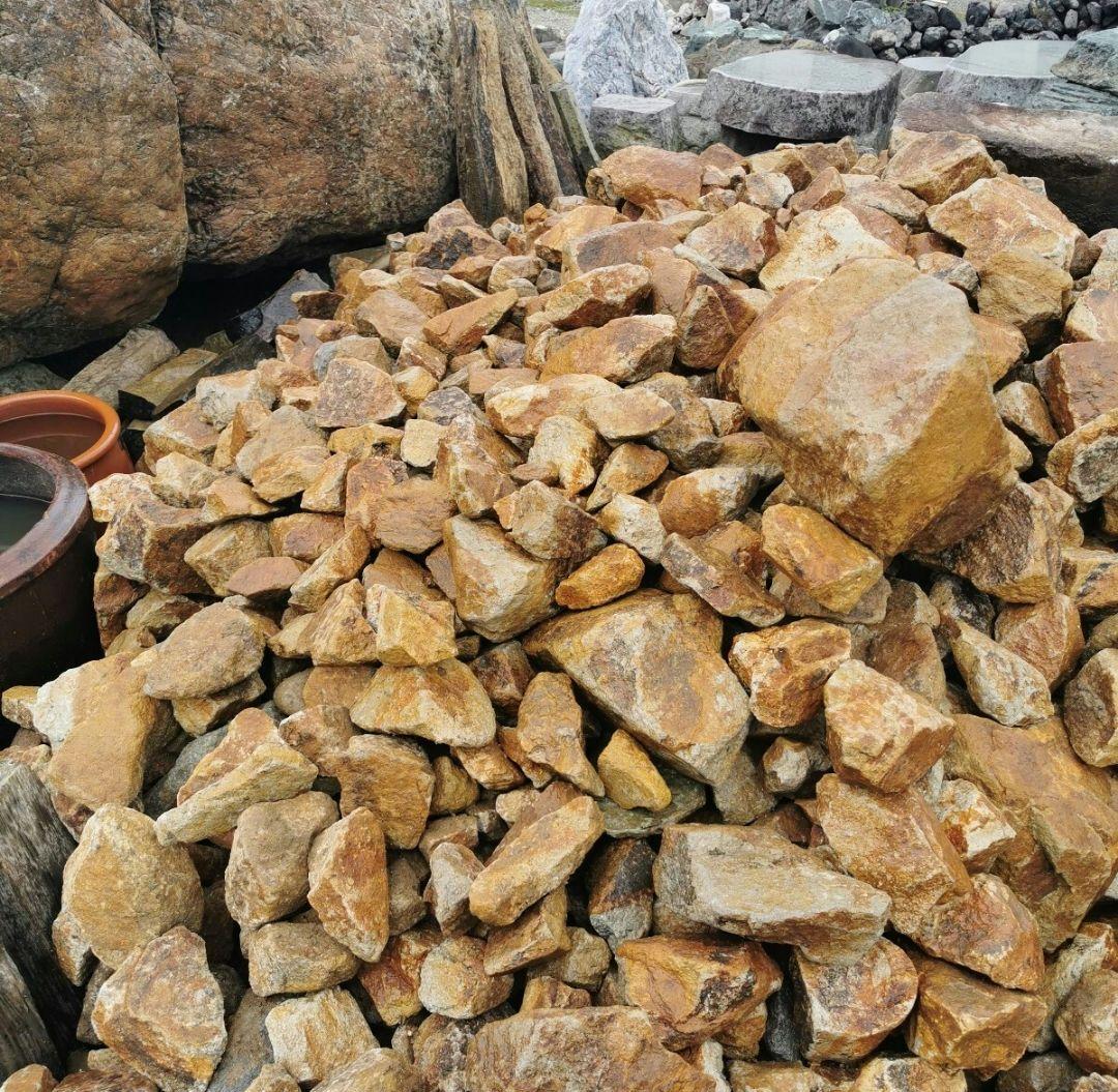 滋賀産　甲賀石　1.000キロ　庭石　石 石材　割栗石　庭　坪庭　ガーデニング