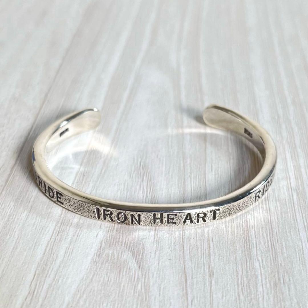 【美品】IRON HEART/アイアンハート　シルバー バングル　ロゴ刻印　銀