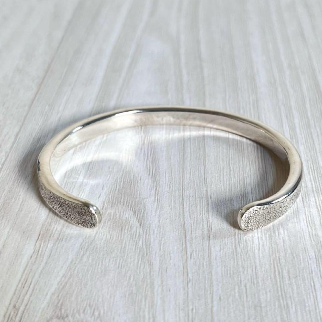 【美品】IRON HEART/アイアンハート　シルバー バングル　ロゴ刻印　銀