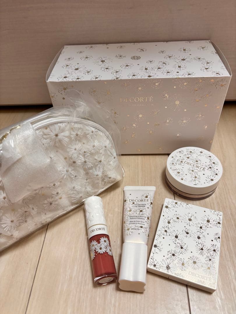 コスメデコルテ　クリスマスコフレ 2024