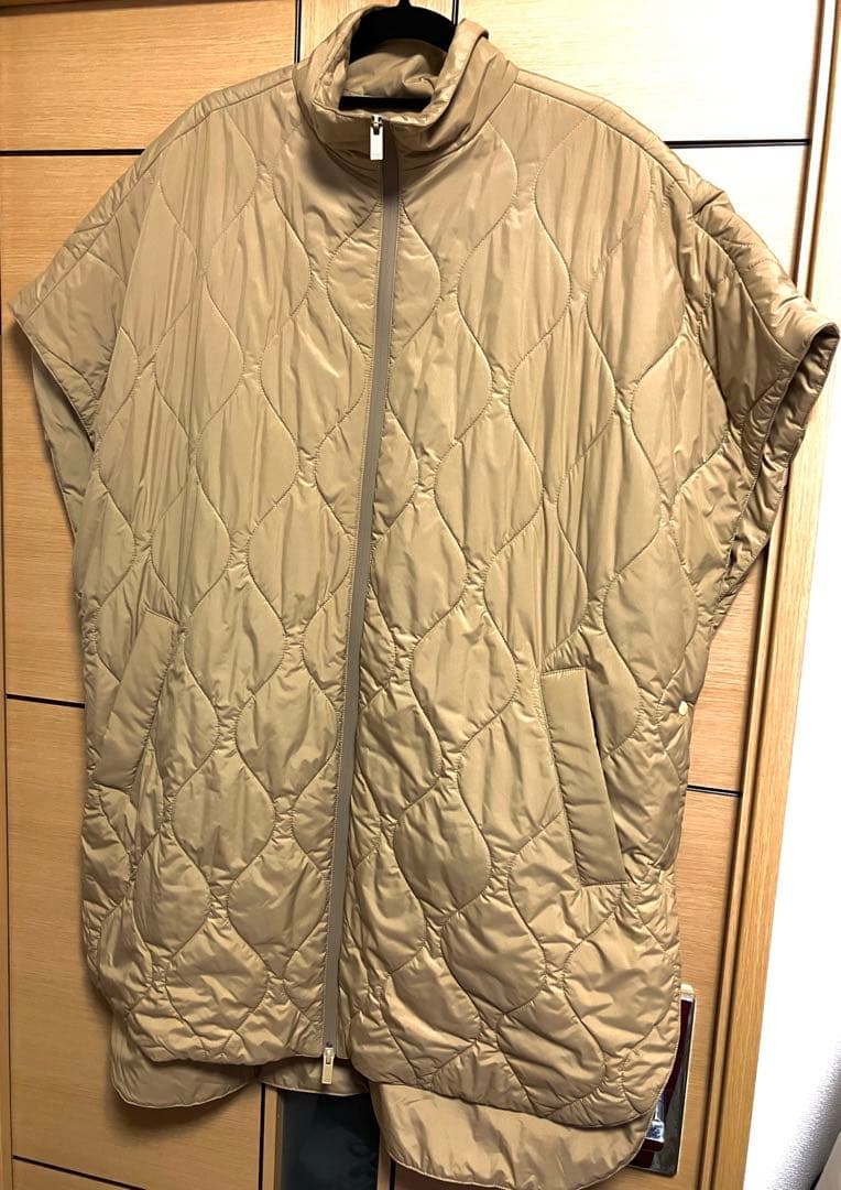 【新品・未使用】MaxMara 超軽量キルティングケープコート ポンチョ　ジレ