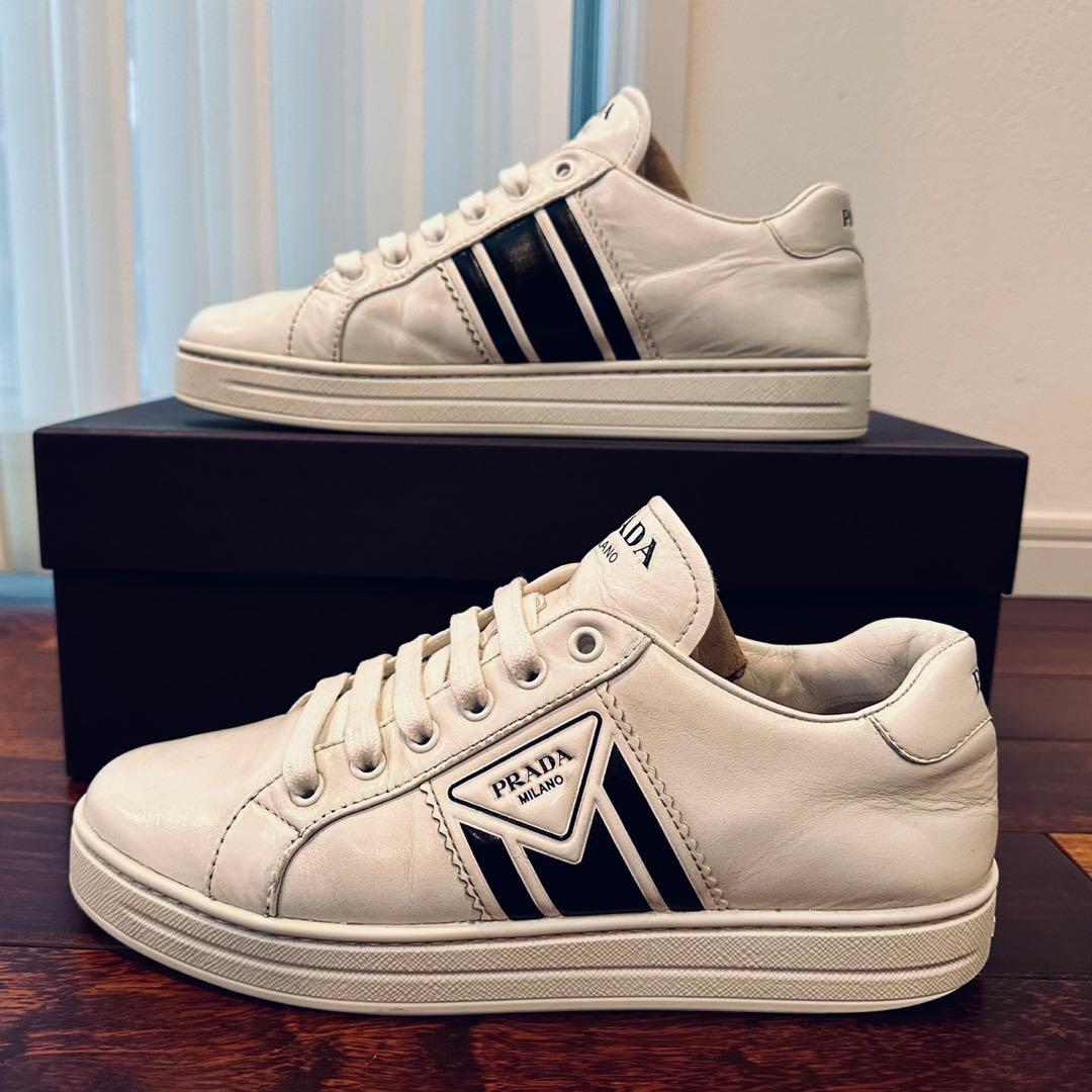 新春セール！PRADA｜トライアングルロゴ エンボス トリプルライン EU38