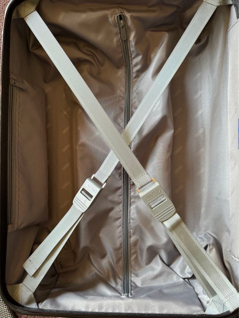 RIMOWA リモワ　サルサ　ブラック　黒35 L 。