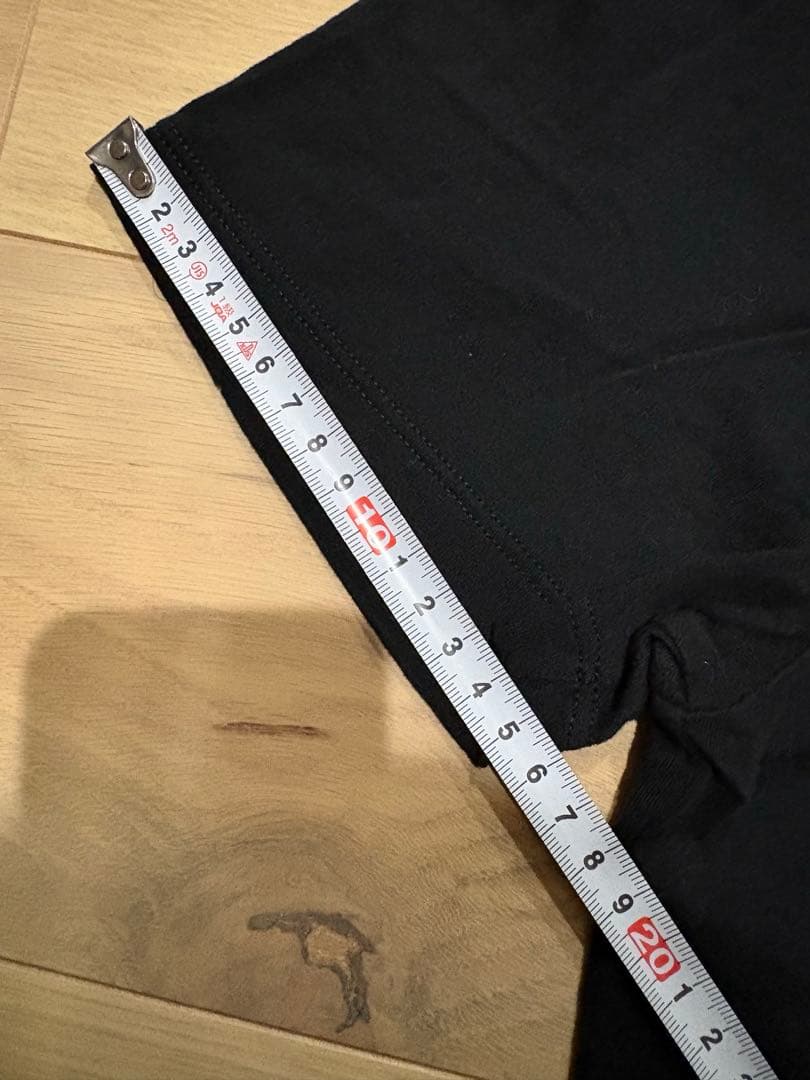 GUCCI ブラック Tシャツ ロゴ入り