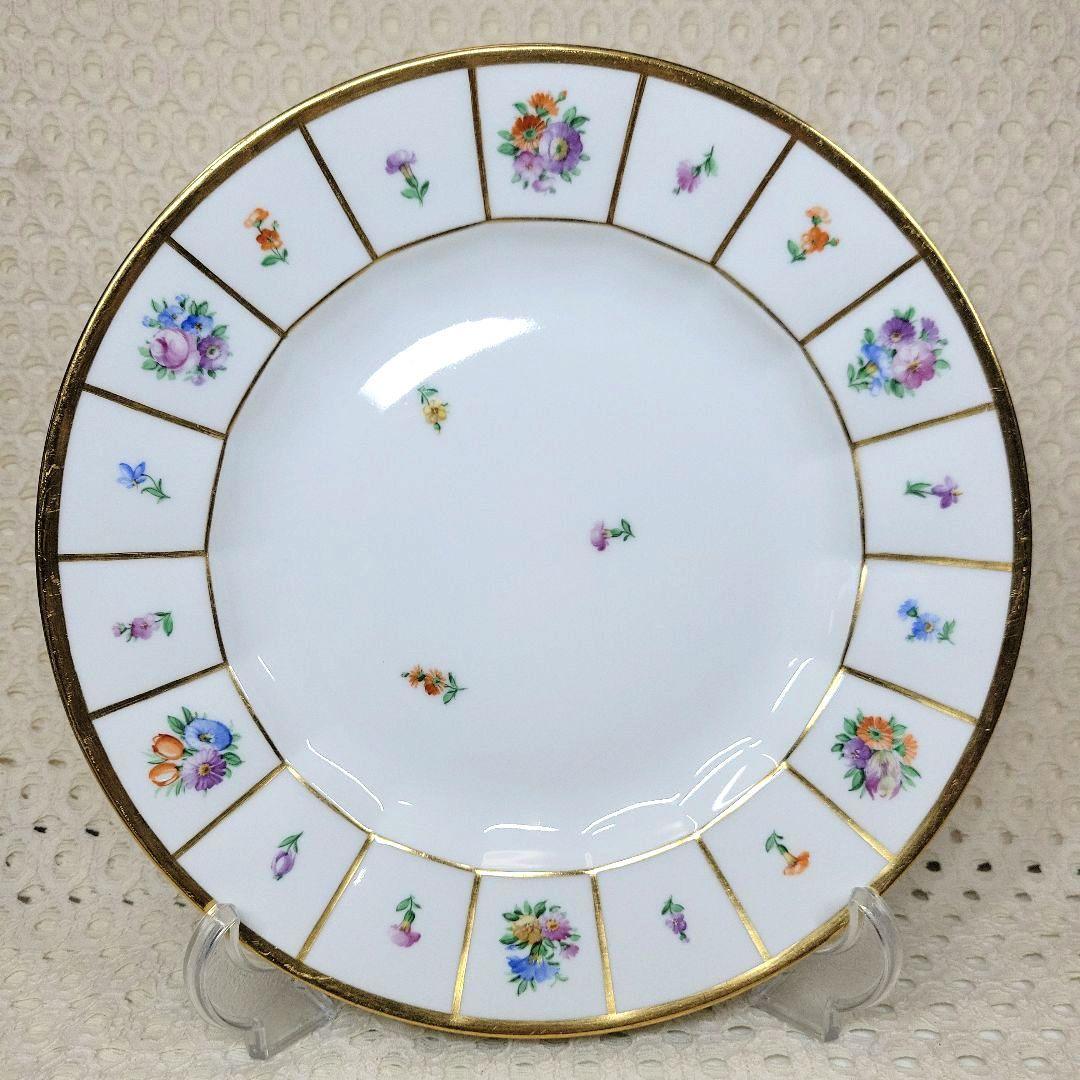 ロイヤルコペンハーゲン　ヘンリエッテ２６センチプレート１枚　です。