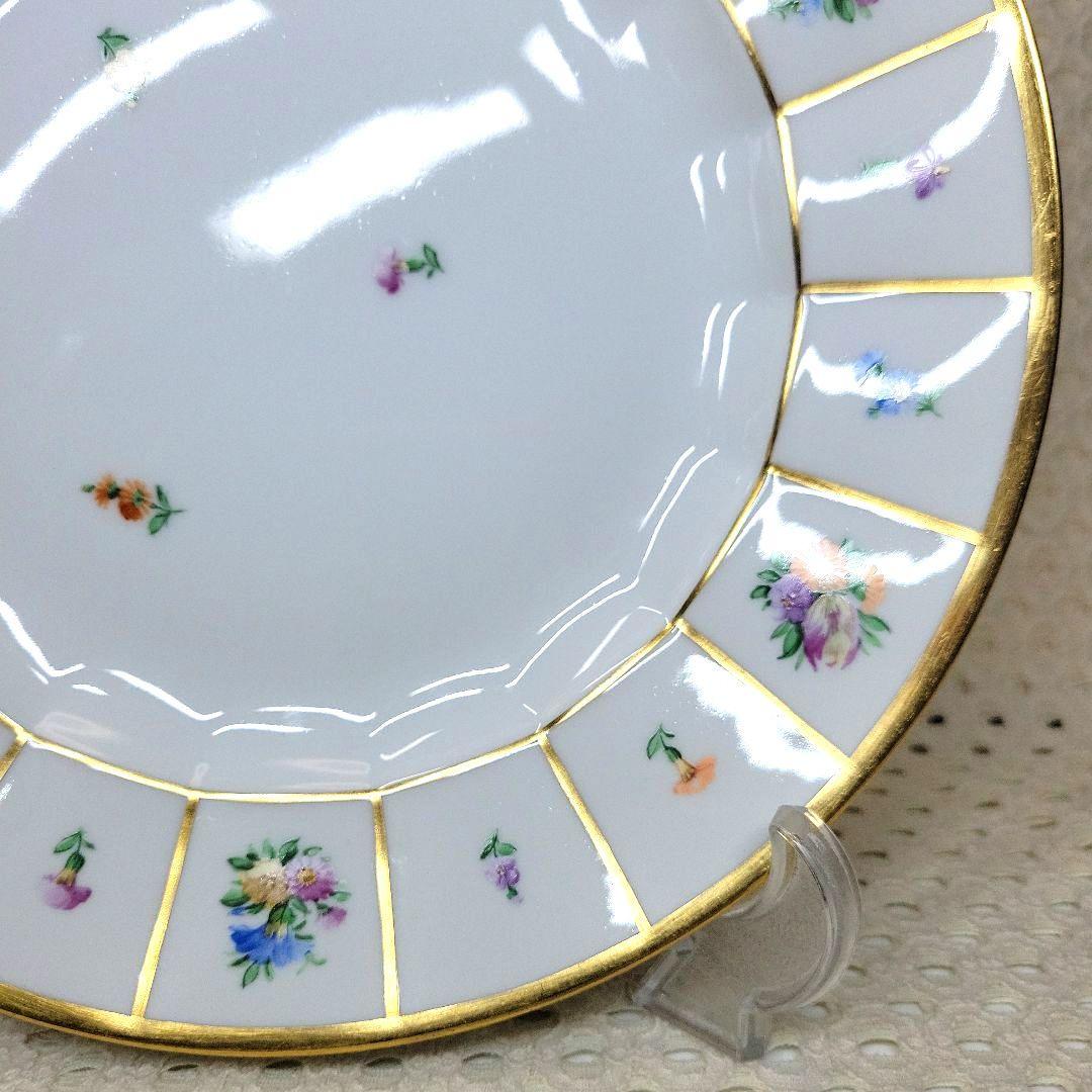 ロイヤルコペンハーゲン　ヘンリエッテ２６センチプレート１枚　です。